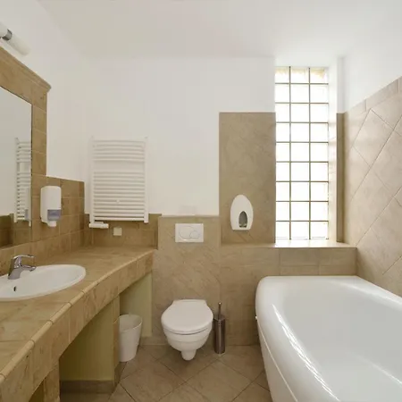 Szálloda Semiramis Business