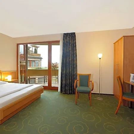 Hotel Semiramis Business 4*