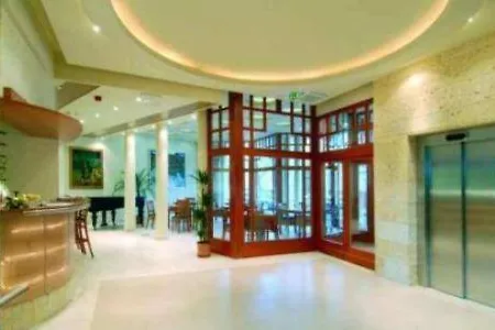 Semiramis Business فندق 4*